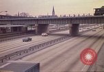 Image de routes à circulation dense Chicago Illinois USA, 1970, de la seconde 38 séquences d'archives historiques vidéo 65675036752