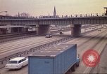 Image de routes à circulation dense Chicago Illinois USA, 1970, de la seconde 39 séquences d'archives historiques vidéo 65675036752