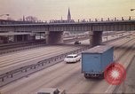 Image de routes à circulation dense Chicago Illinois USA, 1970, de la seconde 40 séquences d'archives historiques vidéo 65675036752
