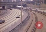 Image de routes à circulation dense Chicago Illinois USA, 1970, de la seconde 54 séquences d'archives historiques vidéo 65675036752