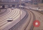 Image de routes à circulation dense Chicago Illinois USA, 1970, de la seconde 55 séquences d'archives historiques vidéo 65675036752