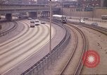 Image de routes à circulation dense Chicago Illinois USA, 1970, de la seconde 56 séquences d'archives historiques vidéo 65675036752