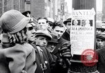 Image voulaient des affiches distribuées pour Charles A Lindbergh Jr Trenton New Jersey USA, 1932, de la seconde 45 séquences d'archives historiques vidéo 65675036754