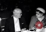 Image communion traditionnelle Le petit déjeuner New York City USA, 1960, de la seconde 32 séquences d'archives historiques vidéo 65675036768