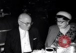 Image communion traditionnelle Le petit déjeuner New York City USA, 1960, de la seconde 33 séquences d'archives historiques vidéo 65675036768