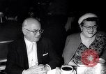 Image communion traditionnelle Le petit déjeuner New York City USA, 1960, de la seconde 34 séquences d'archives historiques vidéo 65675036768