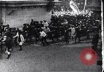 Image une procession publique Japon, 1900, de la seconde 35 séquences d'archives historiques vidéo 65675036778