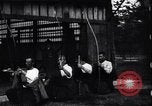 Image archers pratiquant Japon, 1900, de la seconde 9 séquences d'archives historiques vidéo 65675036781