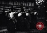 Image archers pratiquant Japon, 1900, de la seconde 21 séquences d'archives historiques vidéo 65675036781