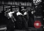Image archers pratiquant Japon, 1900, de la seconde 22 séquences d'archives historiques vidéo 65675036781