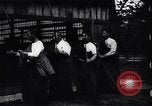 Image archers pratiquant Japon, 1900, de la seconde 25 séquences d'archives historiques vidéo 65675036781