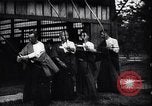 Image archers pratiquant Japon, 1900, de la seconde 28 séquences d'archives historiques vidéo 65675036781
