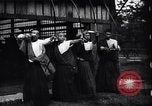 Image archers pratiquant Japon, 1900, de la seconde 32 séquences d'archives historiques vidéo 65675036781
