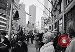 Image Les gens dans les rues de Chicago en 1960 Chicago Illinois USA, 1965, de la seconde 5 séquences d'archives historiques vidéo 65675036783
