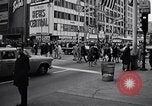 Image Les gens dans les rues de Chicago en 1960 Chicago Illinois USA, 1965, de la seconde 11 séquences d'archives historiques vidéo 65675036783