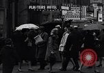 Image Les gens dans les rues de Chicago en 1960 Chicago Illinois USA, 1965, de la seconde 12 séquences d'archives historiques vidéo 65675036783
