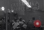 Immagine di Quartieri etnici di Chicago a metà degli anni sessanta Chicago Illinois USA, 1965, secondo 3 filmato di repertorio 65675036784
