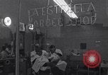 Immagine di Quartieri etnici di Chicago a metà degli anni sessanta Chicago Illinois USA, 1965, secondo 4 filmato di repertorio 65675036784