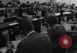 Immagine di Cancellieri processo cliente ordini telefonici in un grande ufficio di Chicago Chicago Illinois USA, 1965, secondo 1 filmato di repertorio 65675036792