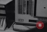 Immagine di Cancellieri processo cliente ordini telefonici in un grande ufficio di Chicago Chicago Illinois USA, 1965, secondo 15 filmato di repertorio 65675036792
