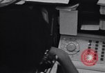 Immagine di Cancellieri processo cliente ordini telefonici in un grande ufficio di Chicago Chicago Illinois USA, 1965, secondo 17 filmato di repertorio 65675036792