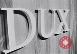 Immagine di Dux mobili e artwork store in Chicago Chicago Illinois USA, 1965, secondo 1 filmato di repertorio 65675036793