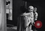 Immagine di Dux mobili e artwork store in Chicago Chicago Illinois USA, 1965, secondo 4 filmato di repertorio 65675036793
