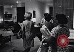 Immagine di Dux mobili e artwork store in Chicago Chicago Illinois USA, 1965, secondo 8 filmato di repertorio 65675036793