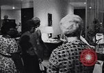 Immagine di Dux mobili e artwork store in Chicago Chicago Illinois USA, 1965, secondo 11 filmato di repertorio 65675036793
