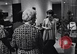 Immagine di Dux mobili e artwork store in Chicago Chicago Illinois USA, 1965, secondo 12 filmato di repertorio 65675036793