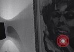 Immagine di Dux mobili e artwork store in Chicago Chicago Illinois USA, 1965, secondo 23 filmato di repertorio 65675036793