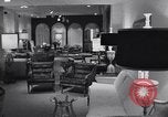 Immagine di Dux mobili e artwork store in Chicago Chicago Illinois USA, 1965, secondo 25 filmato di repertorio 65675036793