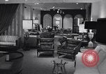 Immagine di Dux mobili e artwork store in Chicago Chicago Illinois USA, 1965, secondo 26 filmato di repertorio 65675036793
