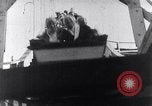 Immagine di Mildred Unger danze sull ala di aereo in volo United States USA, 1937, secondo 14 filmato di repertorio 65675036811
