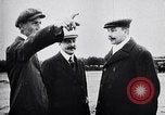 Standbild Brüder Wright Pioniere der Luftfahrt Europa, 1938, aus Sekunde 35 historischem Filmmaterial Videoclip 65675036830