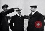 Standbild Brüder Wright Pioniere der Luftfahrt Europa, 1938, aus Sekunde 39 historischem Filmmaterial Videoclip 65675036830