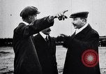 Standbild Brüder Wright Pioniere der Luftfahrt Europa, 1938, aus Sekunde 45 historischem Filmmaterial Videoclip 65675036830