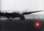 Standbild Brüder Wright Pioniere der Luftfahrt Europa, 1938, aus Sekunde 56 historischem Filmmaterial Videoclip 65675036830