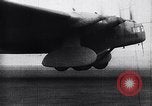 Standbild Brüder Wright Pioniere der Luftfahrt Europa, 1938, aus Sekunde 62 historischem Filmmaterial Videoclip 65675036830