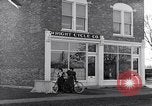 Image Wright Brother's cycle company Dayton Ohio USA, 1951, de la seconde 28 séquences d'archives historiques vidéo 65675036841