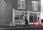Image Wright Brother's cycle company Dayton Ohio USA, 1951, de la seconde 40 séquences d'archives historiques vidéo 65675036841