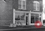 Image Wright Brother's cycle company Dayton Ohio USA, 1951, de la seconde 41 séquences d'archives historiques vidéo 65675036841