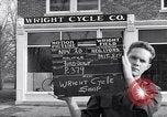 Image Wright Brother's Boutique de cycle Dayton Ohio USA, 1951, de la seconde 31 séquences d'archives historiques vidéo 65675036844