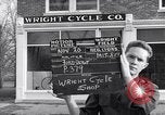 Image Wright Brother's Boutique de cycle Dayton Ohio USA, 1951, de la seconde 32 séquences d'archives historiques vidéo 65675036844
