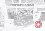 Image Wright Brother's Boutique de cycle Dayton Ohio USA, 1951, de la seconde 33 séquences d'archives historiques vidéo 65675036844