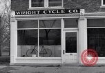 Image Wright Brother's Boutique de cycle Dayton Ohio USA, 1951, de la seconde 38 séquences d'archives historiques vidéo 65675036844