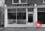 Image Wright Brother's Boutique de cycle Dayton Ohio USA, 1951, de la seconde 53 séquences d'archives historiques vidéo 65675036844