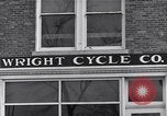 Image Wright Brother's Boutique de cycle Dayton Ohio USA, 1951, de la seconde 59 séquences d'archives historiques vidéo 65675036844