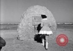 Standbild Wright Brothers Visitor Center Kitty Hawk North Carolina USA, 1960, aus Sekunde 24 historischem Filmmaterial Videoclip 65675036853