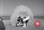 Standbild Wright Brothers Visitor Center Kitty Hawk North Carolina USA, 1960, aus Sekunde 28 historischem Filmmaterial Videoclip 65675036853